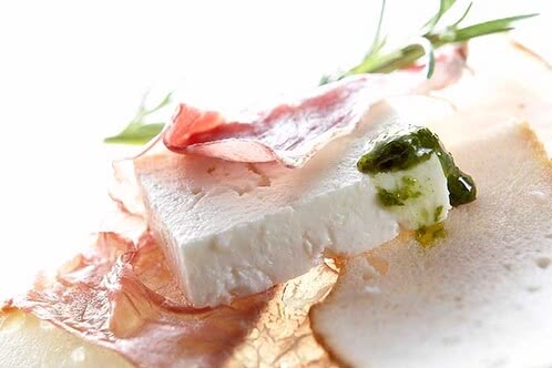 Recept: Feta-smörgås med fårost och Cecinas de León